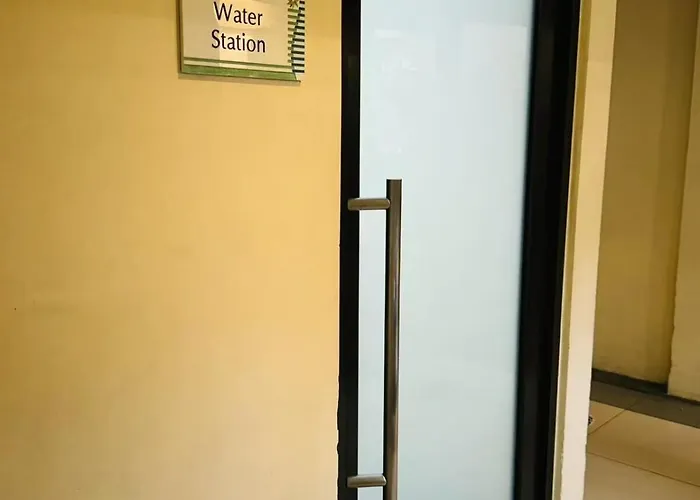 Mid-rise Staycation In Parañaque