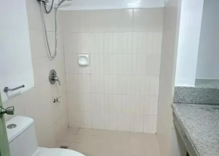 Mid-rise Staycation In Parañaque Apartamento