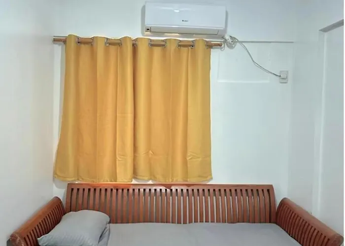 Mid-rise Staycation In Parañaque Apartamento