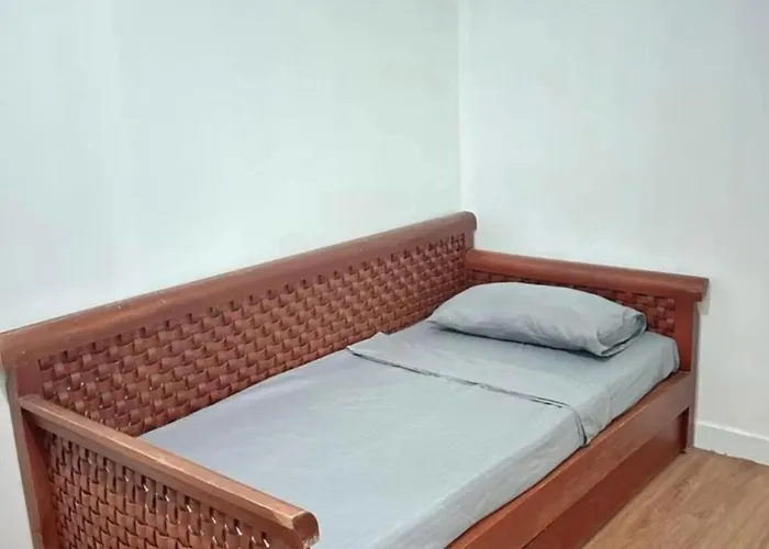 Apartamento Mid-rise Staycation In Parañaque