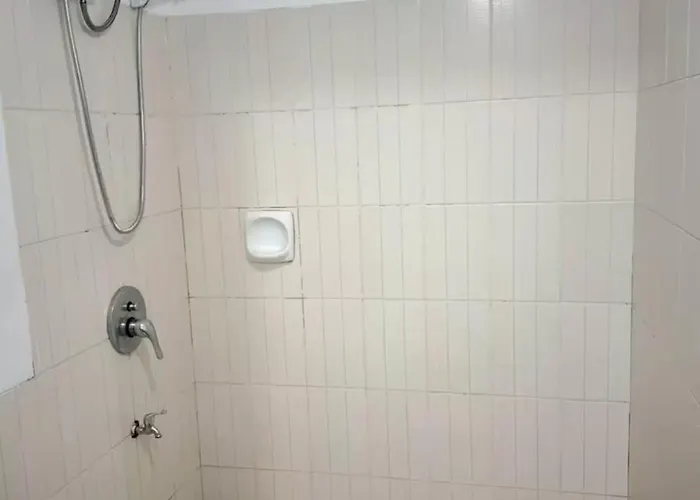 Apartamento Mid-rise Staycation In Parañaque